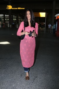 Mrunal Thakur spotted at the Airport