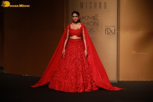 Mrunal Thakur walks the ramp at Lakme Fashion Week 2022