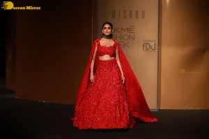 Mrunal Thakur walks the ramp at Lakme Fashion Week 2022