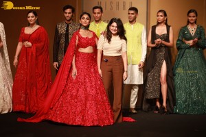 Mrunal Thakur walks the ramp at Lakme Fashion Week 2022