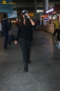 Actors Riteish deshmukh and mrunal thakur spotted together at Mumbai airport on jan 6, 2023