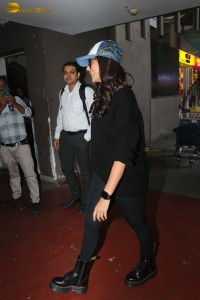 Actors Riteish deshmukh and mrunal thakur spotted together at Mumbai airport on jan 6, 2023