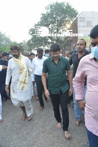 Balakrishna and Boyapati visit Mangalagiri temple after Akhanda movie success