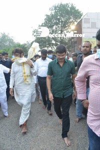 Balakrishna and Boyapati visit Mangalagiri temple after Akhanda movie success