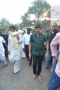 Balakrishna and Boyapati visit Mangalagiri temple after Akhanda movie success