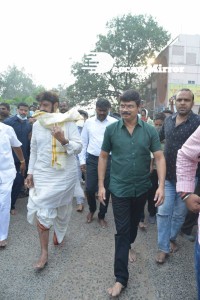 Balakrishna and Boyapati visit Mangalagiri temple after Akhanda movie success
