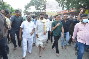 Balakrishna and Boyapati visit Mangalagiri temple after Akhanda movie success