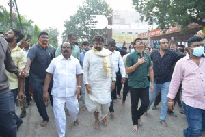 Balakrishna and Boyapati visit Mangalagiri temple after Akhanda movie success