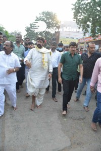 Balakrishna and Boyapati visit Mangalagiri temple after Akhanda movie success