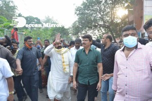 Balakrishna and Boyapati visit Mangalagiri temple after Akhanda movie success