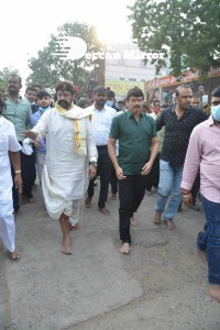 Balakrishna and Boyapati visit Mangalagiri temple after Akhanda movie success