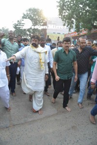 Balakrishna and Boyapati visit Mangalagiri temple after Akhanda movie success