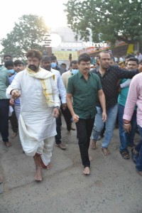 Balakrishna and Boyapati visit Mangalagiri temple after Akhanda movie success