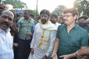 Balakrishna and Boyapati visit Mangalagiri temple after Akhanda movie success