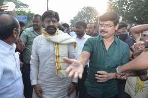 Balakrishna and Boyapati visit Mangalagiri temple after Akhanda movie success