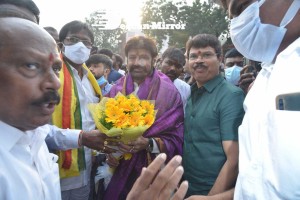 Balakrishna and Boyapati visit Mangalagiri temple after Akhanda movie success
