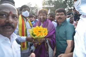 Balakrishna and Boyapati visit Mangalagiri temple after Akhanda movie success