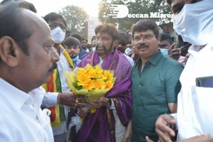 Balakrishna and Boyapati visit Mangalagiri temple after Akhanda movie success