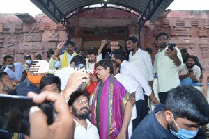 Balakrishna and Boyapati visit Mangalagiri temple after Akhanda movie success