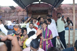 Balakrishna and Boyapati visit Mangalagiri temple after Akhanda movie success