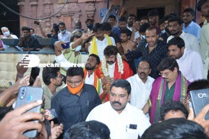 Balakrishna and Boyapati visit Mangalagiri temple after Akhanda movie success