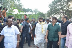 Balakrishna and Boyapati visit Mangalagiri temple after Akhanda movie success