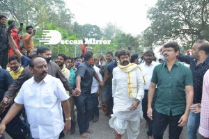 Balakrishna and Boyapati visit Mangalagiri temple after Akhanda movie success