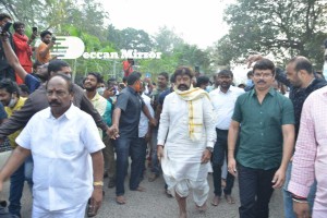 Balakrishna and Boyapati visit Mangalagiri temple after Akhanda movie success