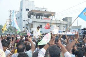 Nandamuri Balakrishna and Boyapati Srinu offer prayers at Pedakakani temple and fans throng to see them outside