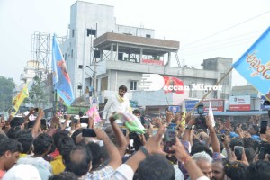 Nandamuri Balakrishna and Boyapati Srinu offer prayers at Pedakakani temple and fans throng to see them outside