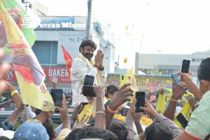 Nandamuri Balakrishna and Boyapati Srinu offer prayers at Pedakakani temple and fans throng to see them outside