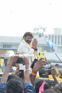 Nandamuri Balakrishna and Boyapati Srinu offer prayers at Pedakakani temple and fans throng to see them outside