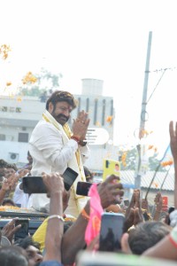 Nandamuri Balakrishna and Boyapati Srinu offer prayers at Pedakakani temple and fans throng to see them outside