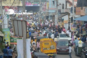 Nandamuri Balakrishna and Boyapati Srinu offer prayers at Pedakakani temple and fans throng to see them outside