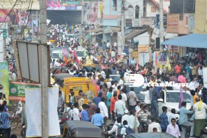 Nandamuri Balakrishna and Boyapati Srinu offer prayers at Pedakakani temple and fans throng to see them outside