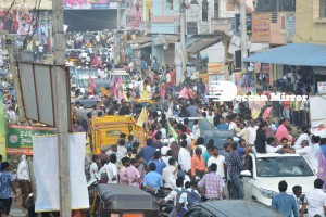 Nandamuri Balakrishna and Boyapati Srinu offer prayers at Pedakakani temple and fans throng to see them outside