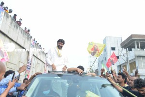 Nandamuri Balakrishna and Boyapati Srinu offer prayers at Pedakakani temple and fans throng to see them outside