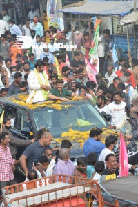 Nandamuri Balakrishna and Boyapati Srinu offer prayers at Pedakakani temple and fans throng to see them outside