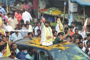 Nandamuri Balakrishna and Boyapati Srinu offer prayers at Pedakakani temple and fans throng to see them outside