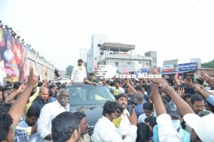 Nandamuri Balakrishna and Boyapati Srinu offer prayers at Pedakakani temple and fans throng to see them outside