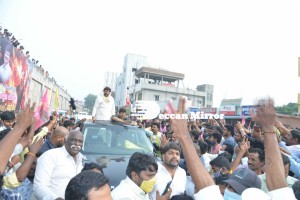 Nandamuri Balakrishna and Boyapati Srinu offer prayers at Pedakakani temple and fans throng to see them outside
