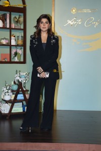 NMACC Arts Cafe Preview Night attended by Janhvi Kapoor, Khushi Kapoor, SRK, Suhana Khan, Ananya Panday, Shanaya Kapoor, and others