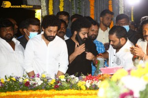 Jr NTR and Kalyan Ram pay tribute to their legendary grandfather N.T. Rama Rao