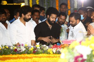 Jr NTR and Kalyan Ram pay tribute to their legendary grandfather N.T. Rama Rao