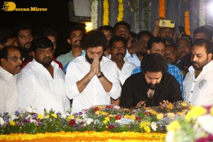 Jr NTR and Kalyan Ram pay tribute to their legendary grandfather N.T. Rama Rao