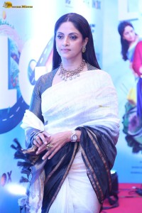 Indian actress nadhiya latest cute photoshoot in a white saree