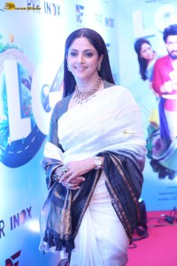 Indian actress nadhiya latest cute photoshoot in a white saree