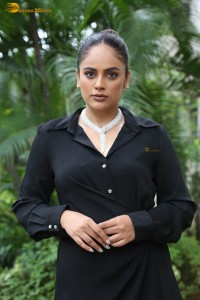 actress nandita swetha hot looks in a black dress