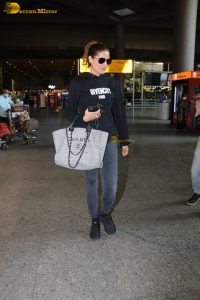 bollywood actress Nargis Fakhri glamorous looks in white hoodie and sunglasses