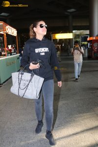 bollywood actress Nargis Fakhri glamorous looks in white hoodie and sunglasses